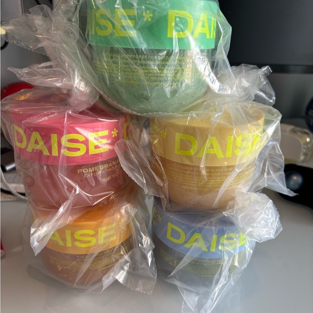 DAISE Body Scrub Set